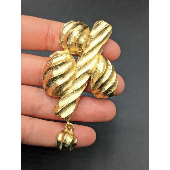 GIVENCHY Signed Statement Textured Gold Tone Dangling Charm Vintage Pin Brooch - Picture 9 of 9